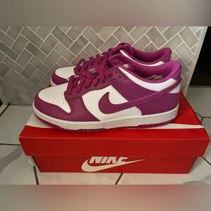 Nike Dunk Low BG Youth-Fuchsia and White Low-Tops